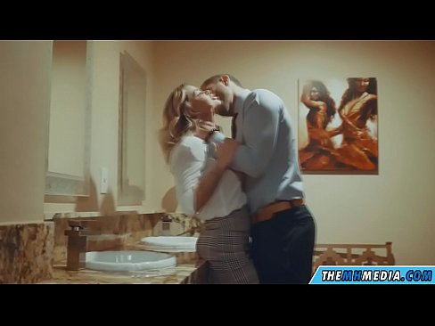 ❤️ Meta blonda busty seduces f'kamra tal-banju pubbliku ❤️ Porno fb lilna mt.yespornpics.ru